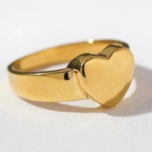 New Vanessa Mooney gold THE HEART RING